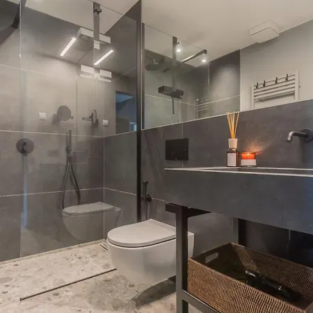 Aurea - By Myhomeincomo Vila