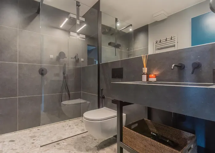 Aurea - By Myhomeincomo Villa